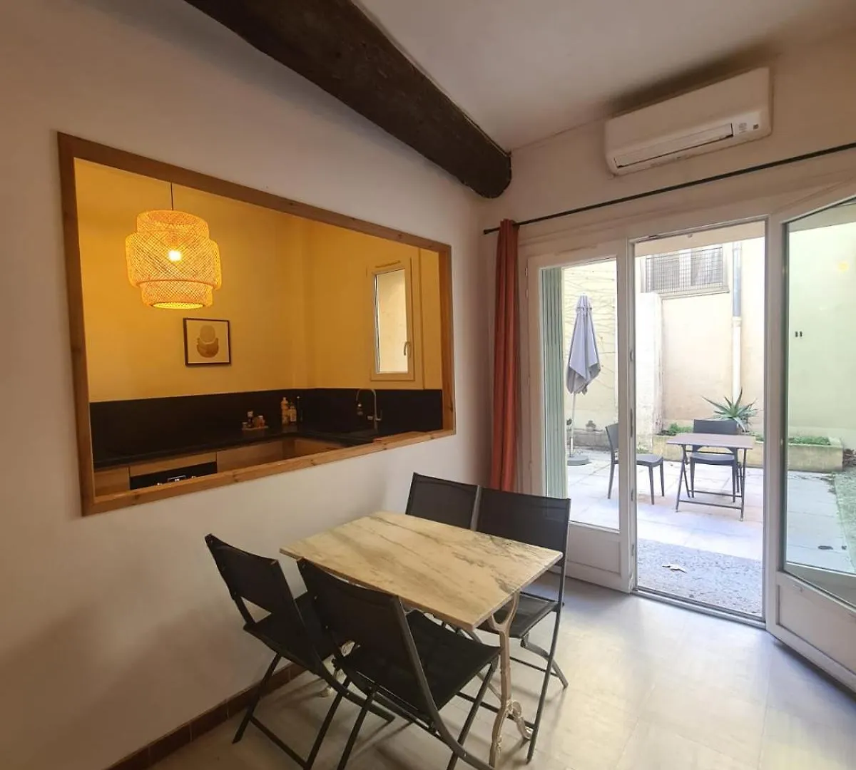 شقة Appartement Intra Muros Avec Cour Privee أفينيون